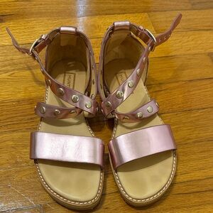 Hunter Brand Metallic Purple Sandals